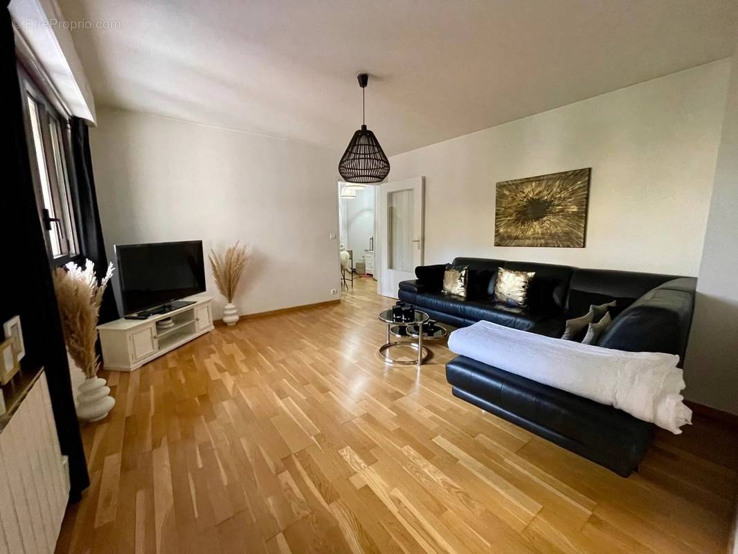 Appartement à LEVALLOIS-PERRET