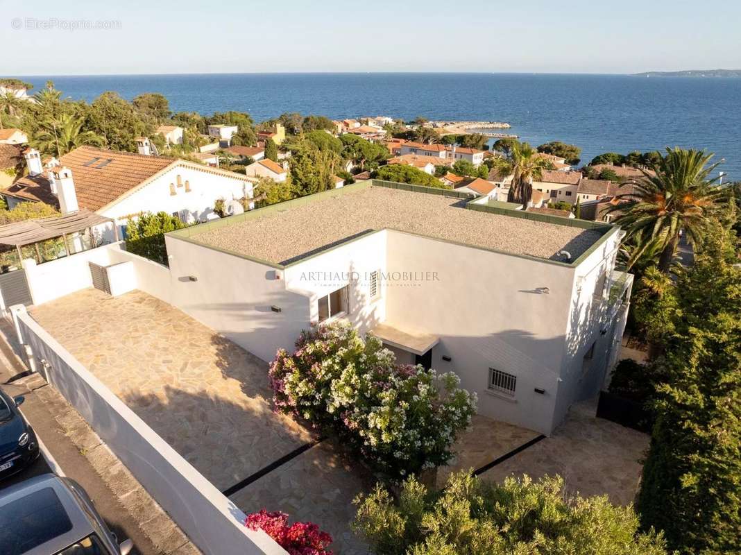 Maison à ROQUEBRUNE-SUR-ARGENS