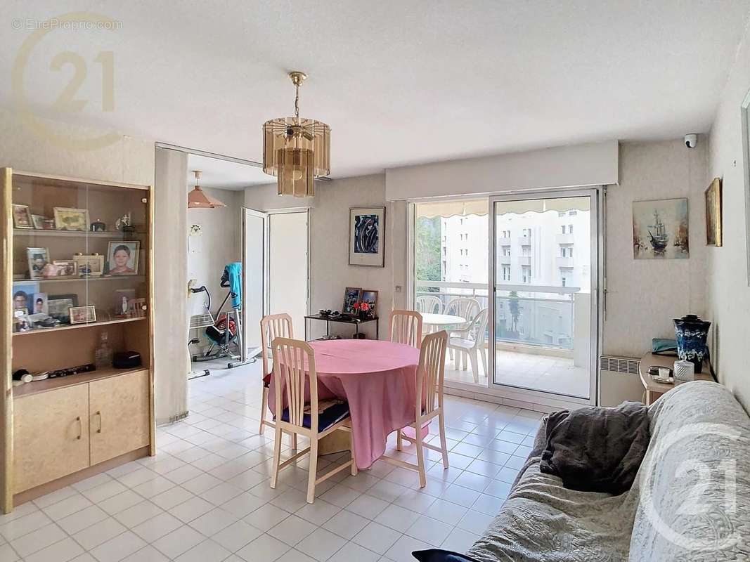 Appartement à MOUGINS