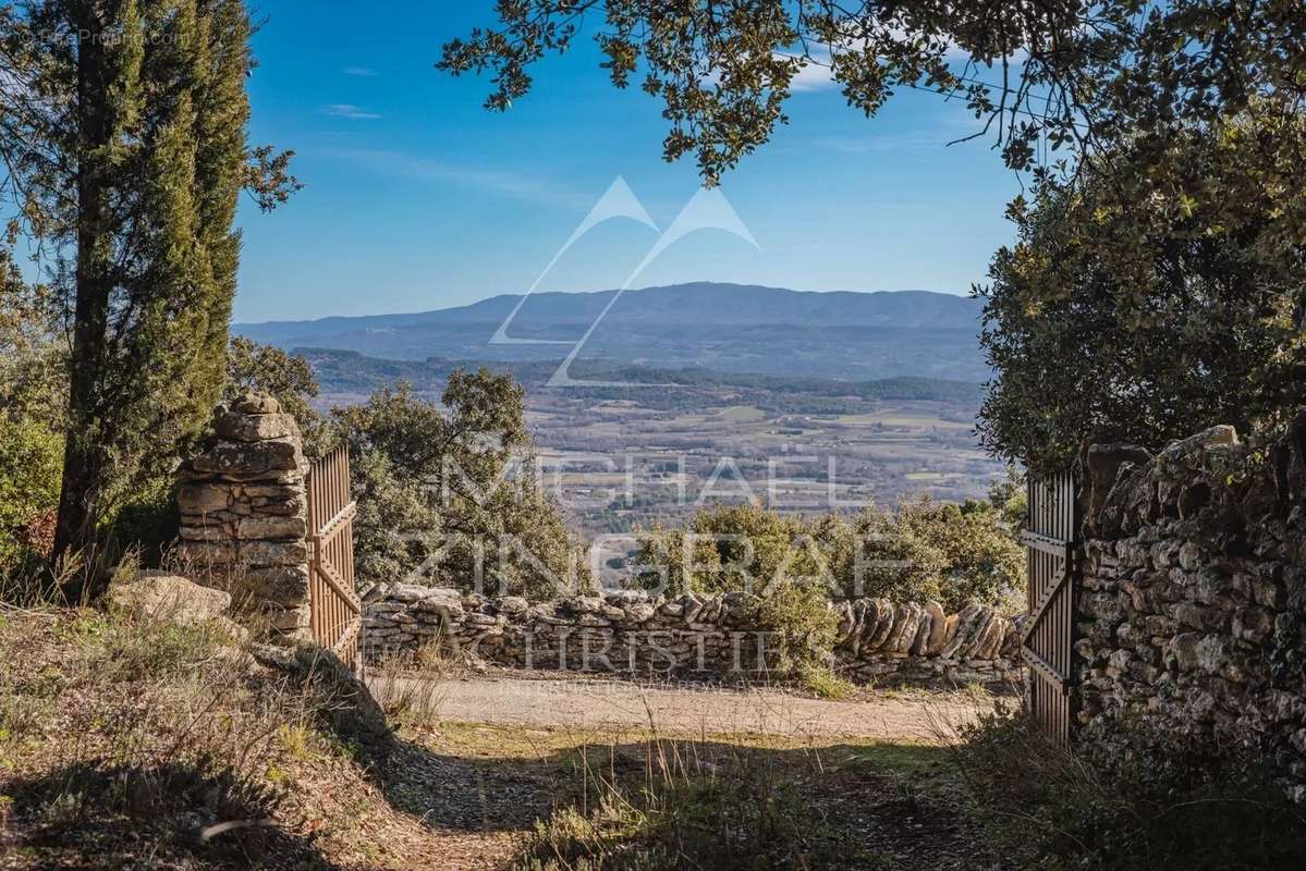 Maison à GORDES