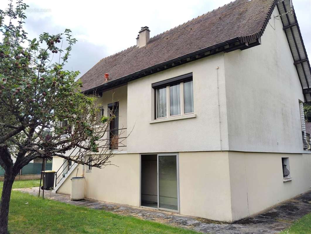 Maison à SAINT-LUBIN-DES-JONCHERETS