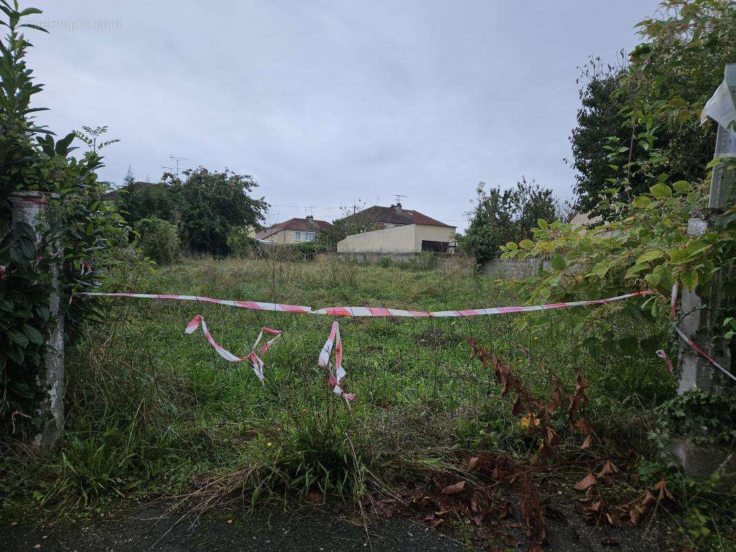 Terrain à NANTEUIL-LES-MEAUX