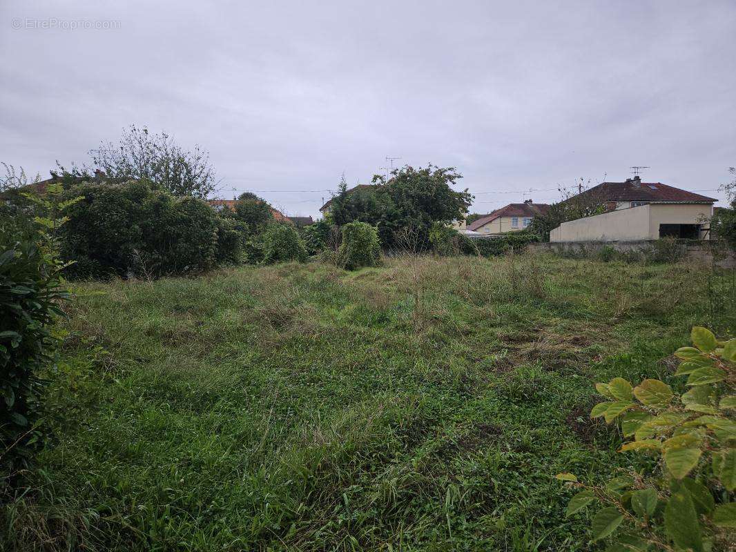 Terrain à NANTEUIL-LES-MEAUX