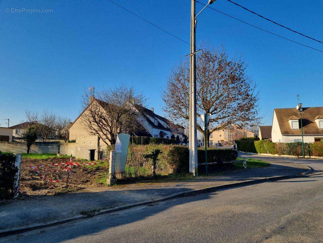 Terrain à NANTEUIL-LES-MEAUX