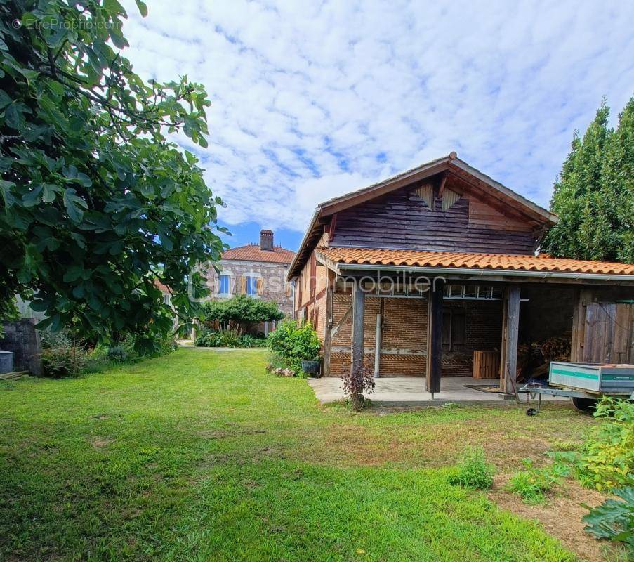 Maison à SAINT-JULIEN-EN-BORN