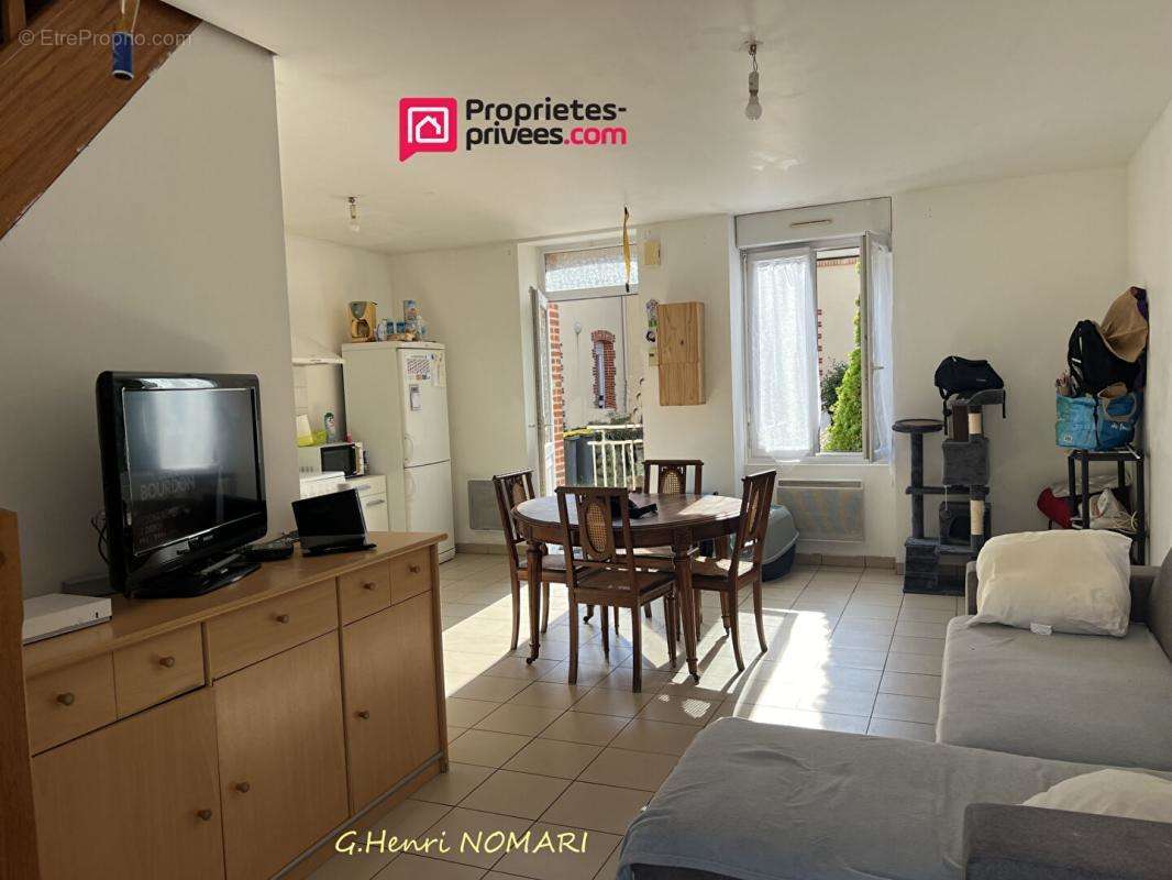 Appartement à SAINT-JULIEN-DE-VOUVANTES