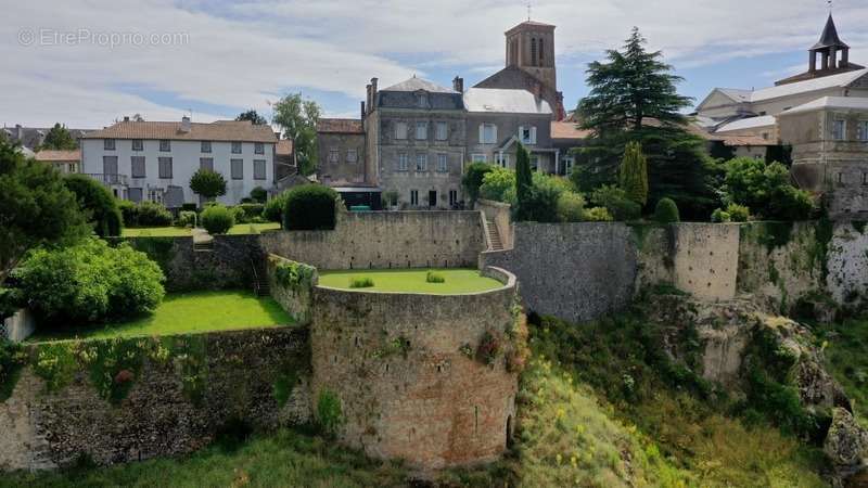 Maison à PARTHENAY