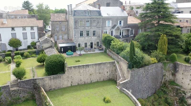 Maison à PARTHENAY