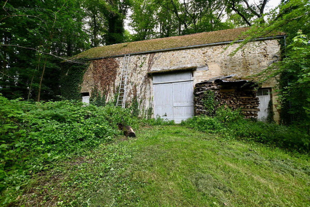 Maison à AVALLON