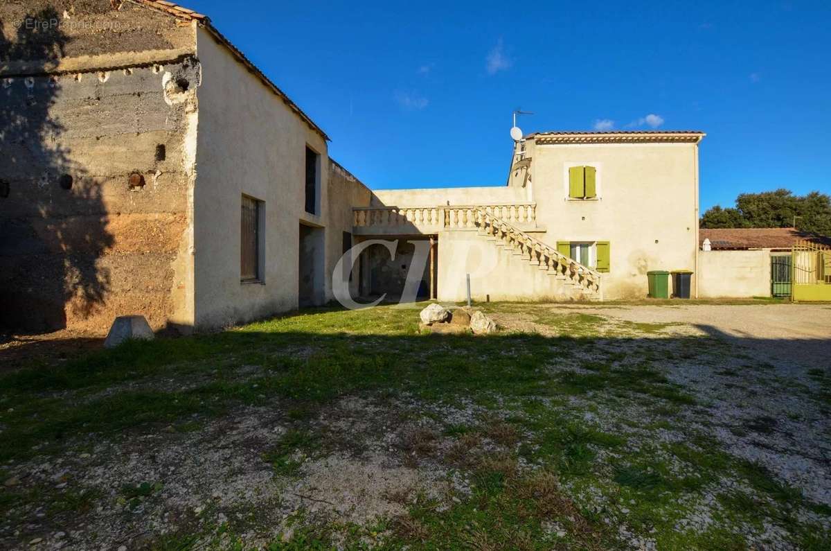 Maison à SORGUES