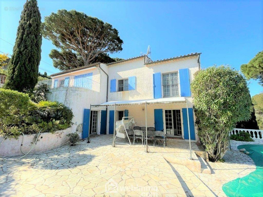 Charmante villa, avec piscine, vue mer - Maison à SAINTE-MAXIME