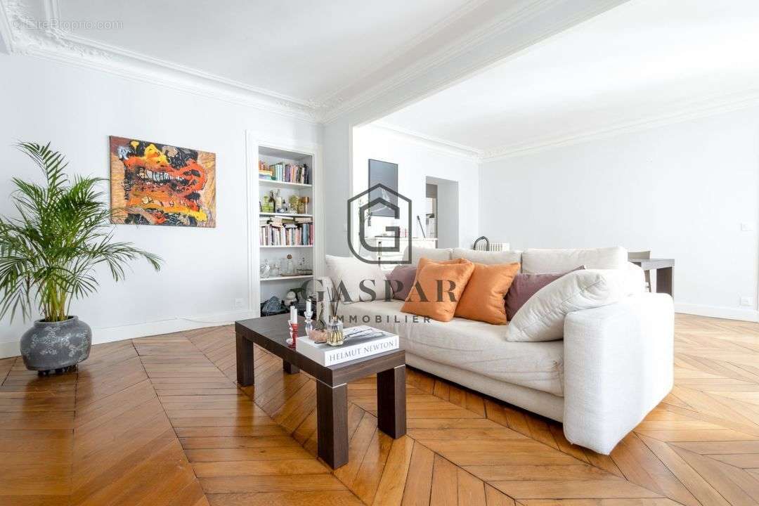 Appartement à PARIS-8E