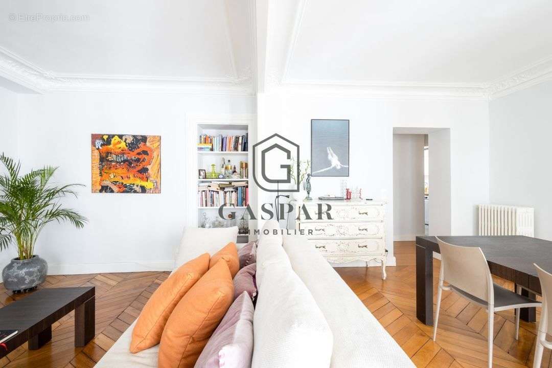 Appartement à PARIS-8E