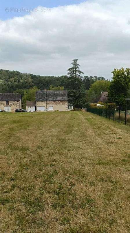 Terrain à BRIGNAC-LA-PLAINE