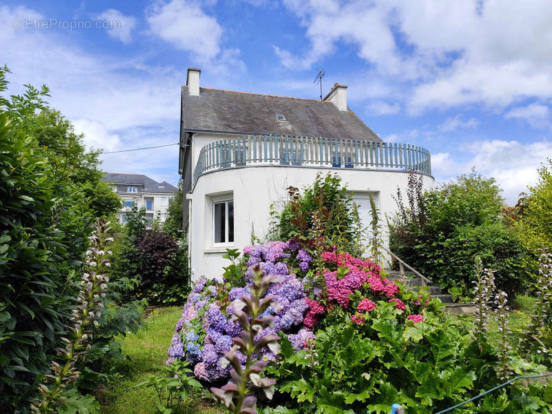 Maison à SAINT-JACUT-LES-PINS