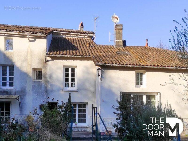 Maison à SAINT-BONNET-SUR-GIRONDE