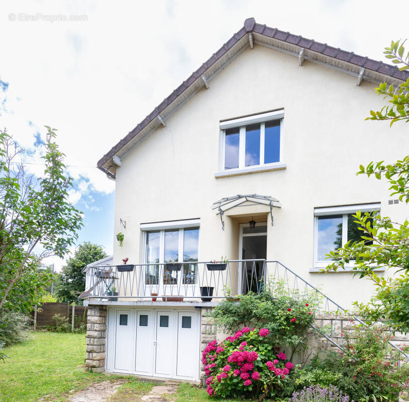 Maison à SAINT-REMY-LES-CHEVREUSE