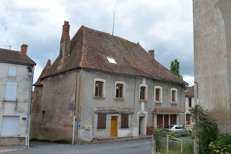 Maison à MONTAIGUET-EN-FOREZ