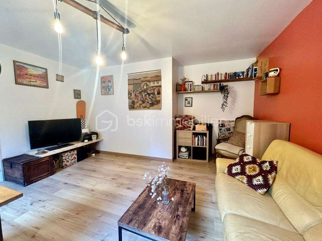 Appartement à COMBS-LA-VILLE