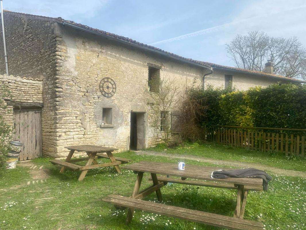 Maison à SECONDIGNE-SUR-BELLE