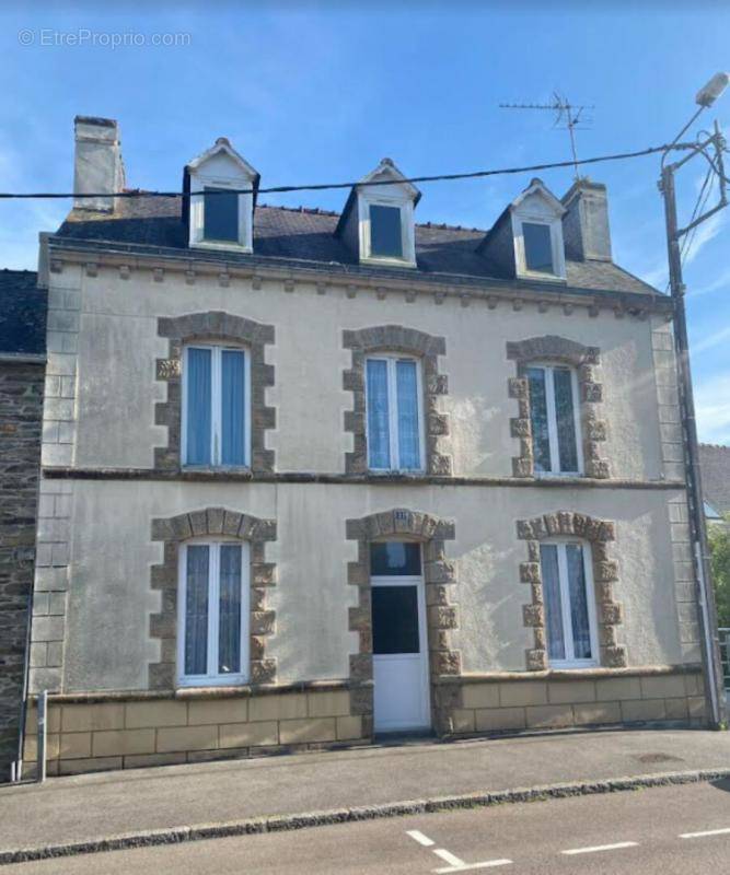 Maison à CHATEAUNEUF-DU-FAOU