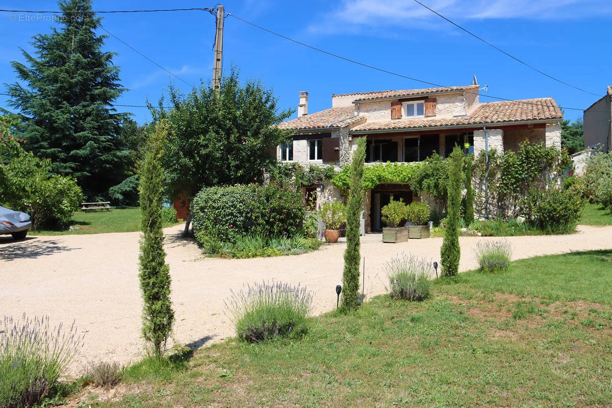 Maison à SIMIANE-LA-ROTONDE