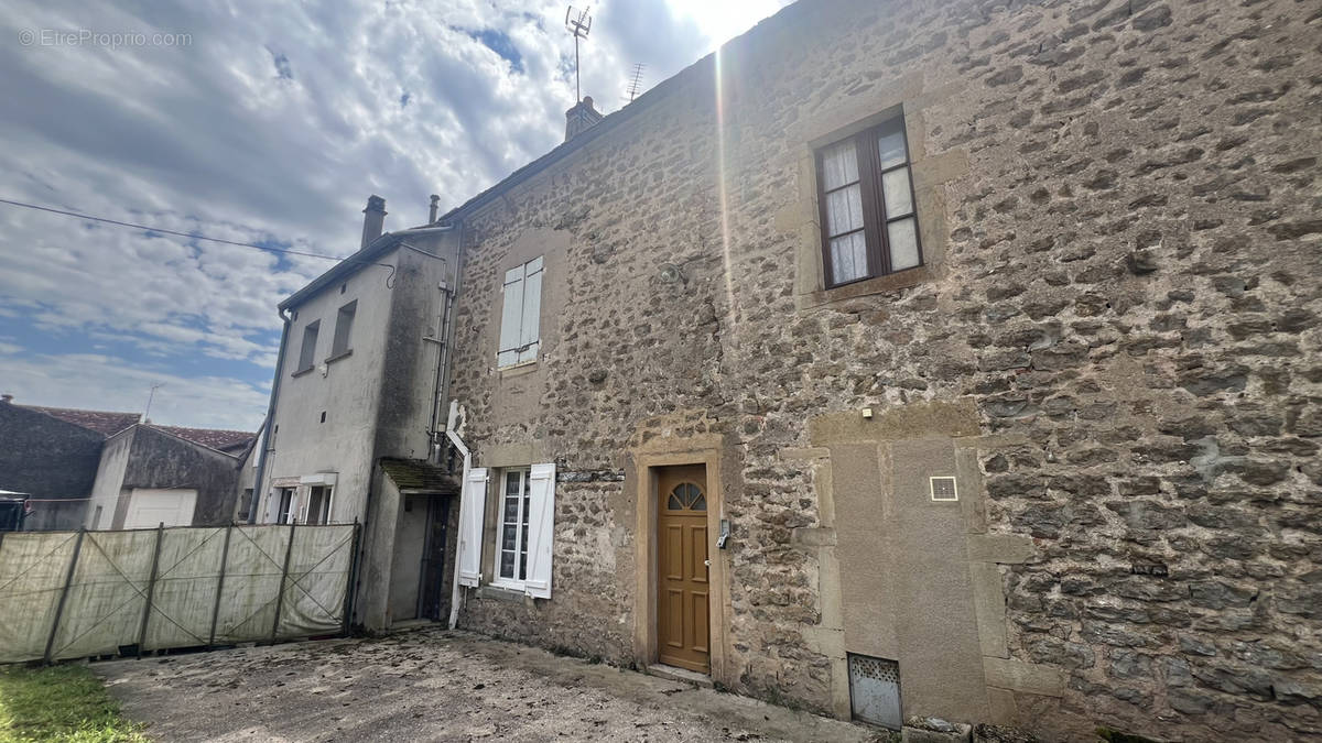 Appartement à SAUVIGNY-LE-BOIS