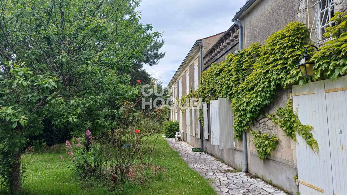 Maison à SURGERES