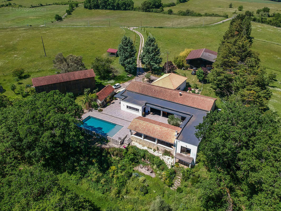 Maison à SAINTE-COLOMBE-DE-VILLENEUVE