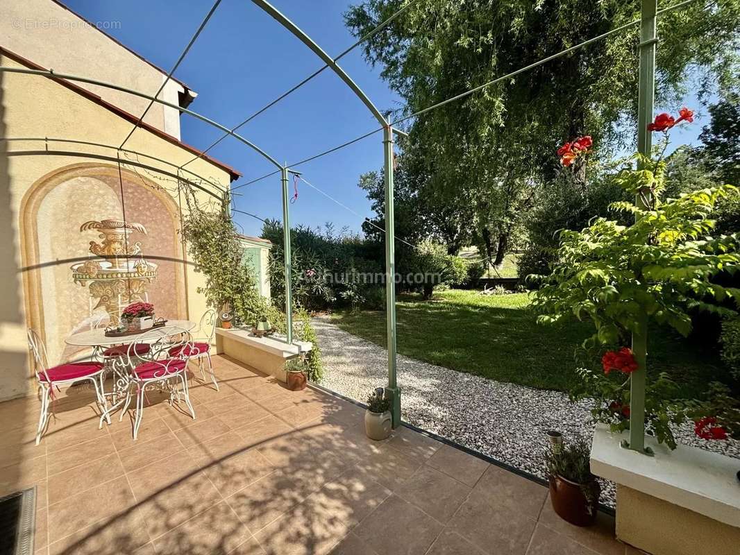 Maison à ROQUEBRUNE-SUR-ARGENS