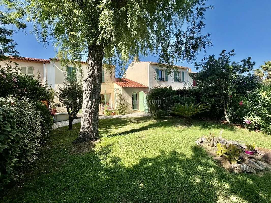 Maison à ROQUEBRUNE-SUR-ARGENS