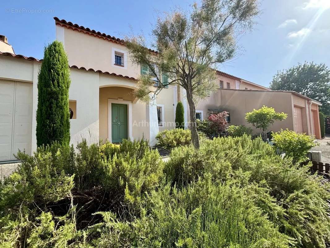 Maison à ROQUEBRUNE-SUR-ARGENS