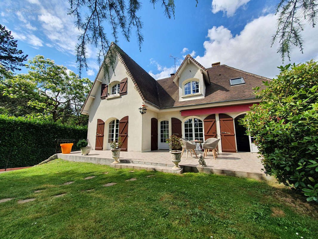 Maison à DAMPIERRE-EN-YVELINES