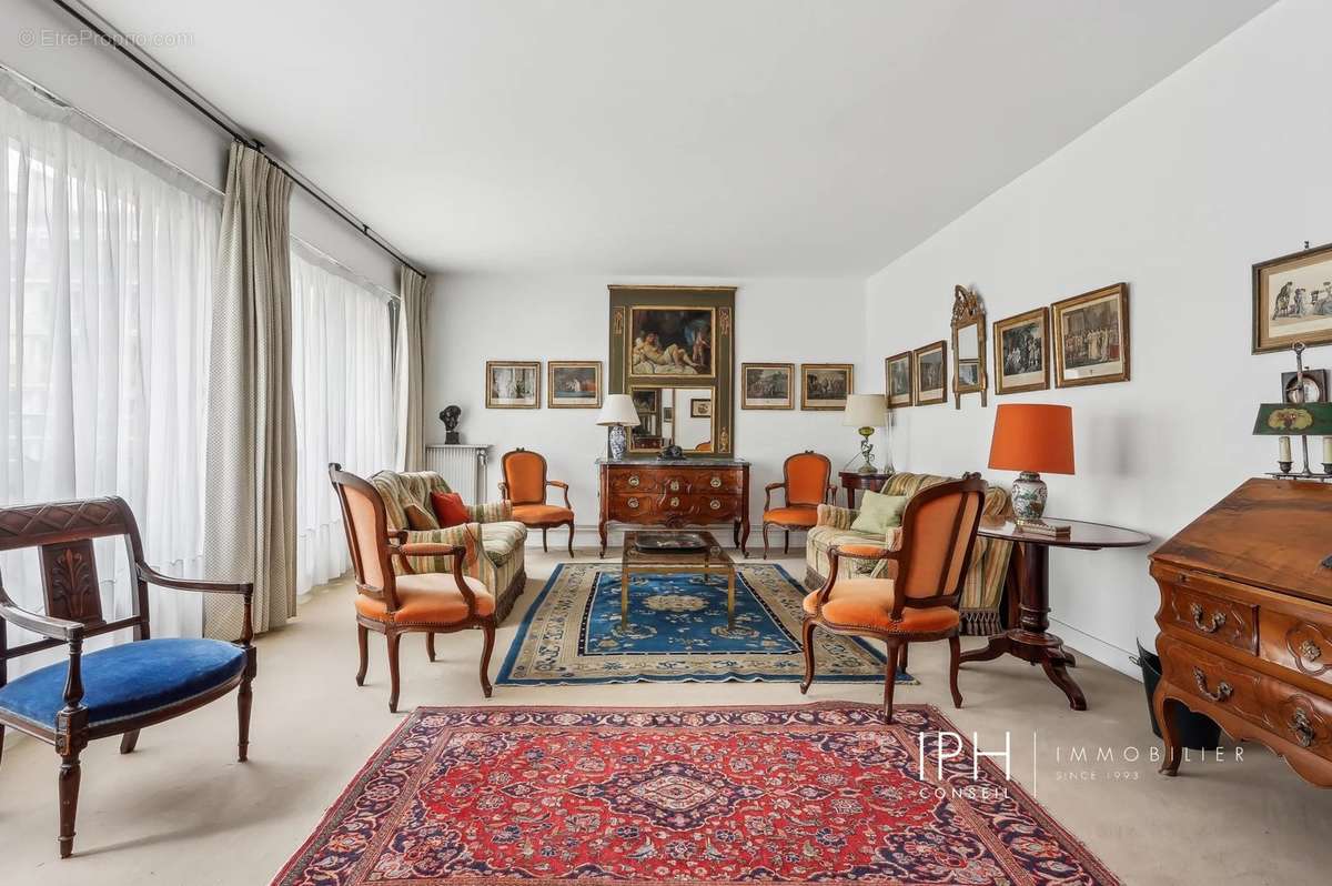 Appartement à NEUILLY-SUR-SEINE