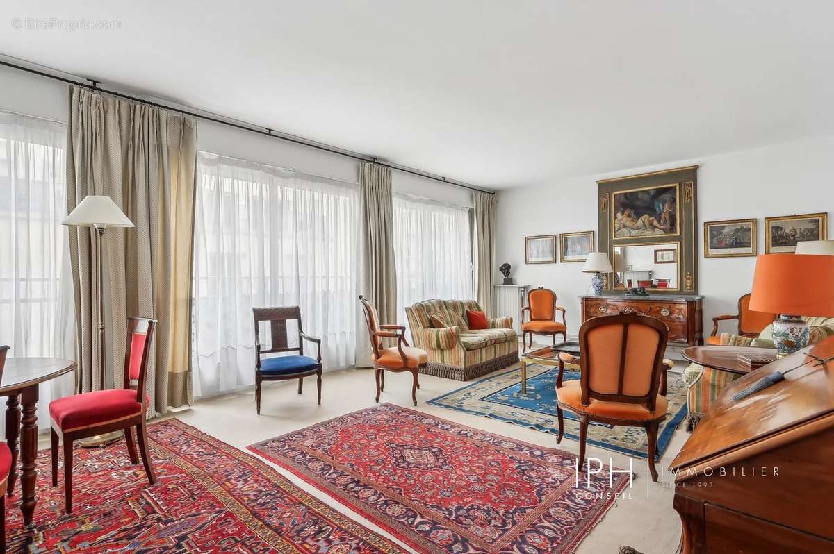 Appartement à NEUILLY-SUR-SEINE