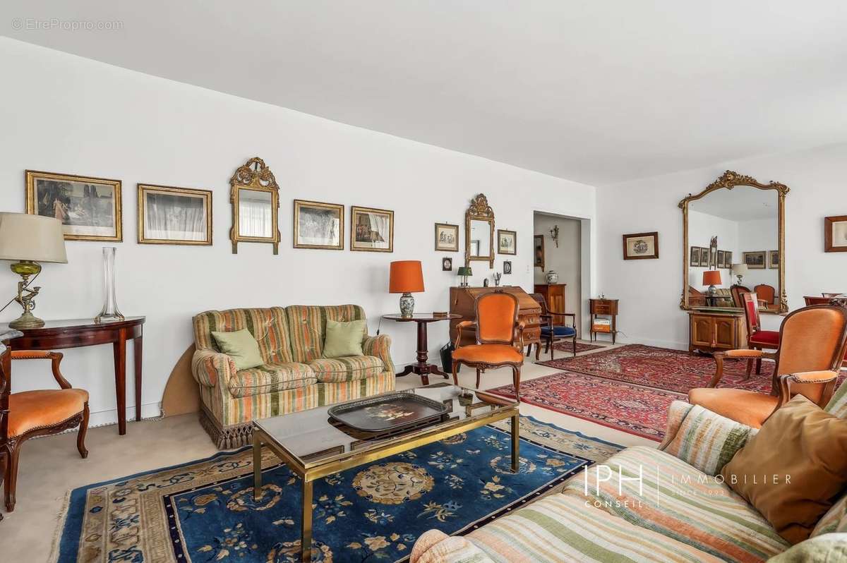 Appartement à NEUILLY-SUR-SEINE