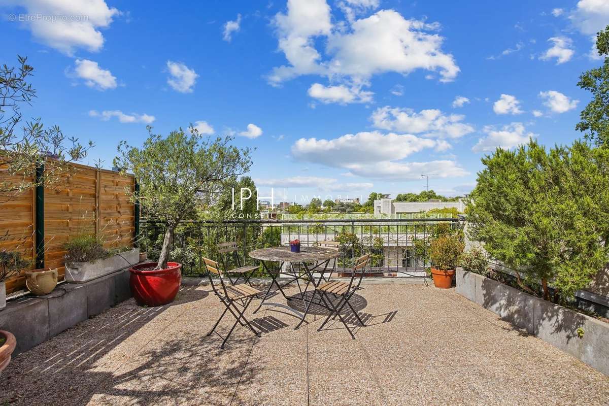 Appartement à NEUILLY-SUR-SEINE