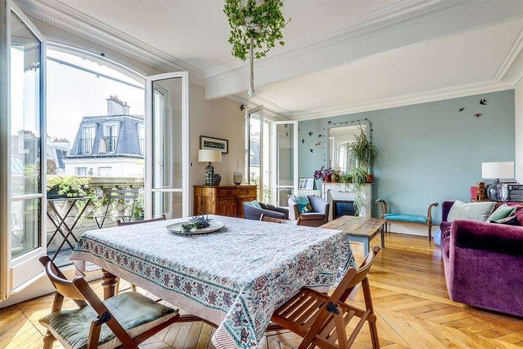 Appartement à PARIS-11E