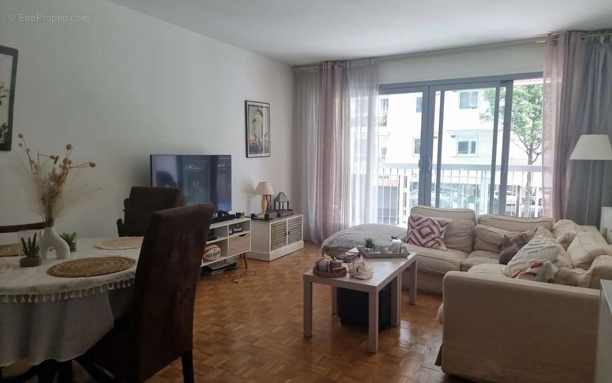 Appartement à PARIS-15E