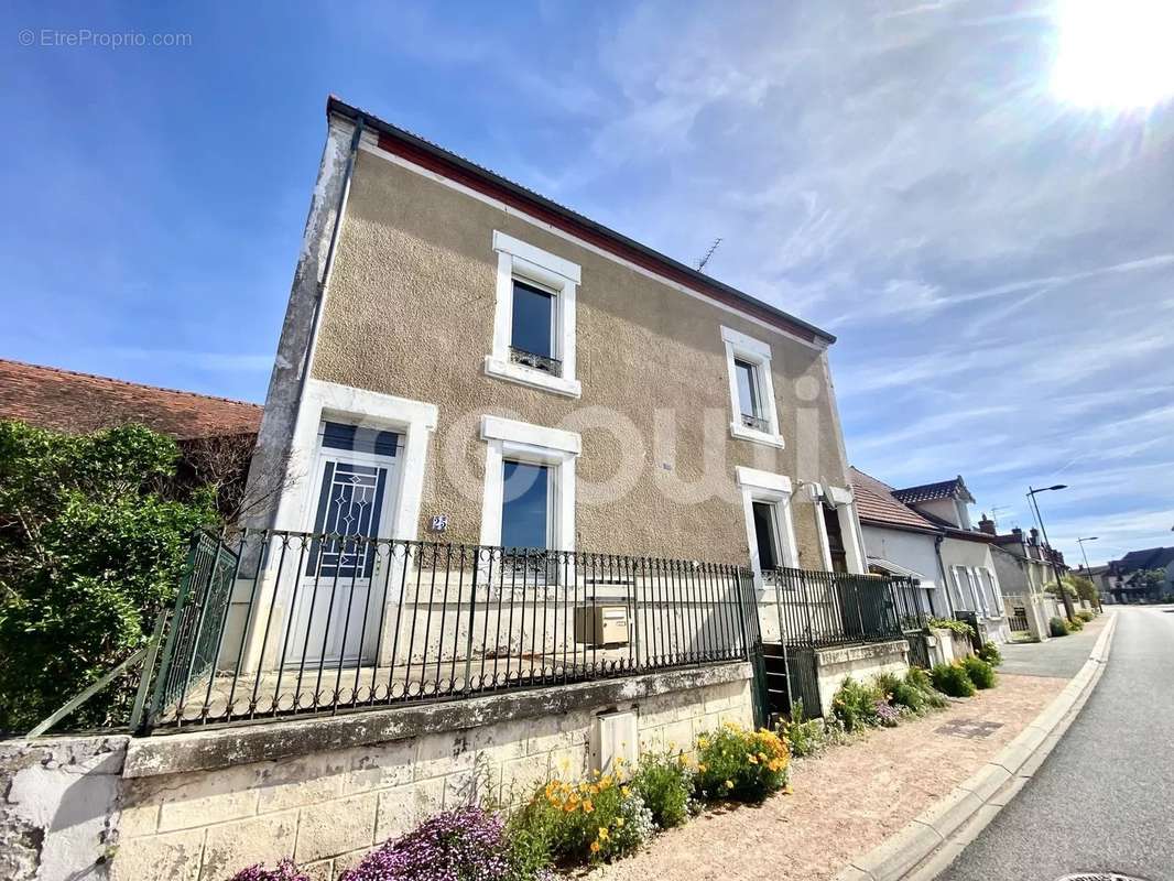 Maison à SAINT-GERMAIN-DES-FOSSES