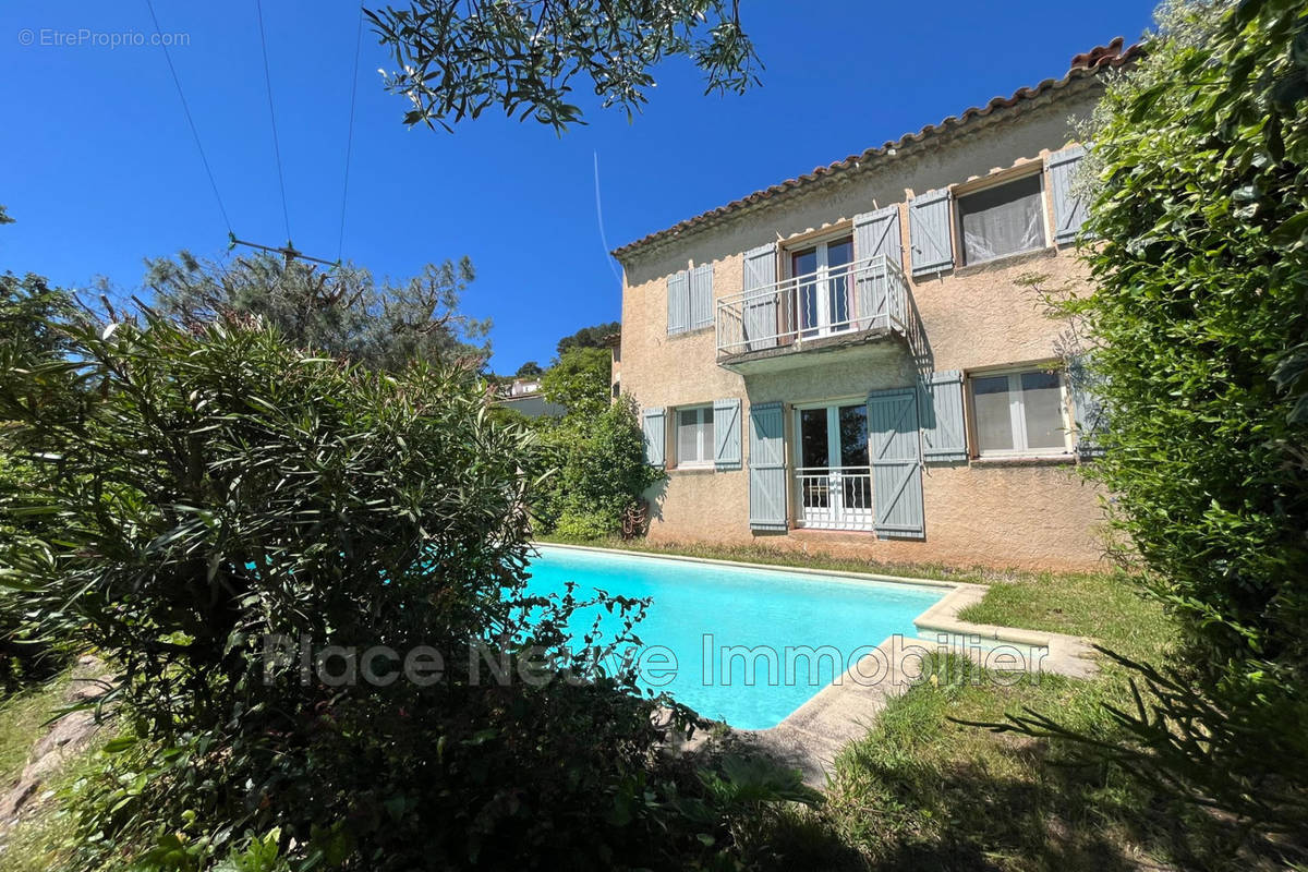 Maison à LA GARDE-FREINET