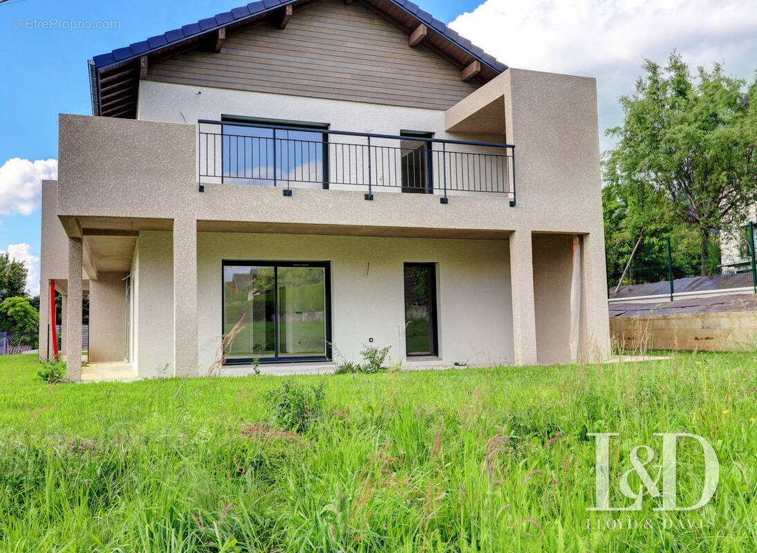 Appartement à CHALLES-LES-EAUX