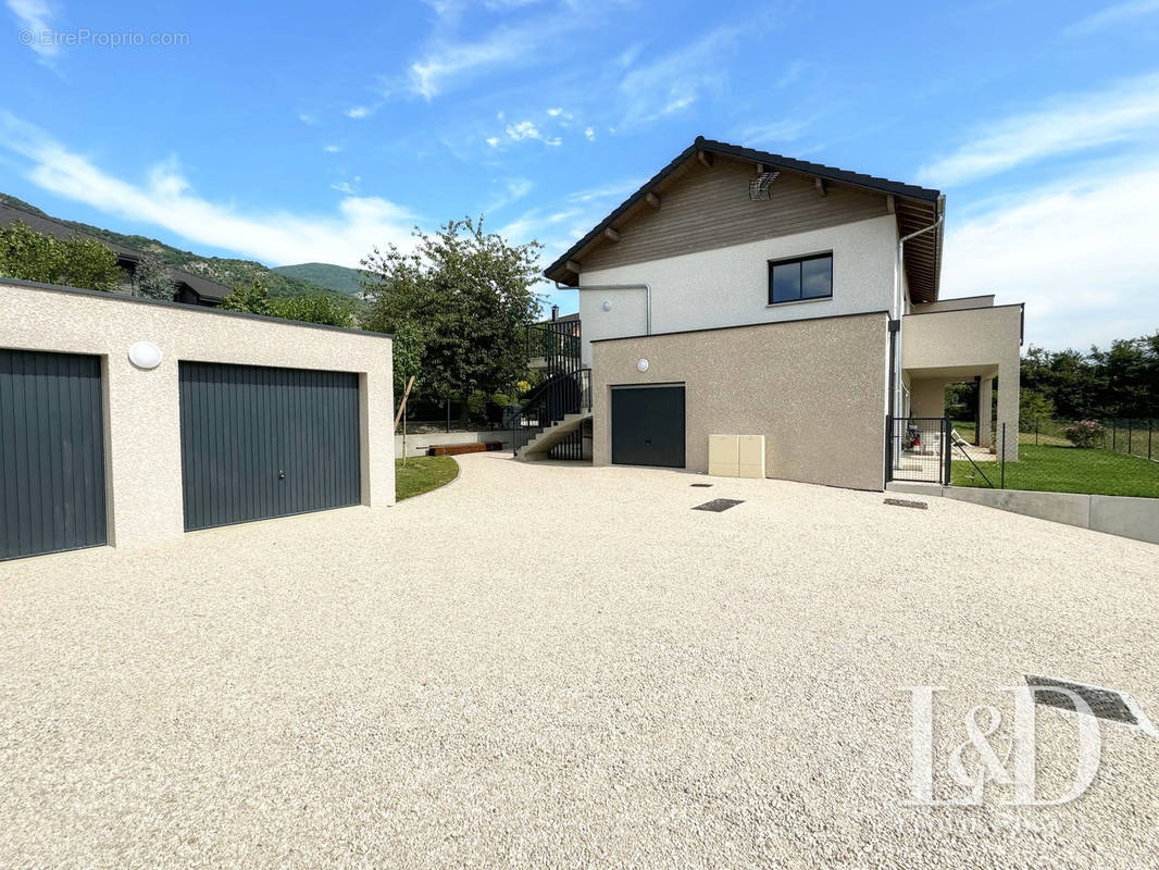 Appartement à CHALLES-LES-EAUX