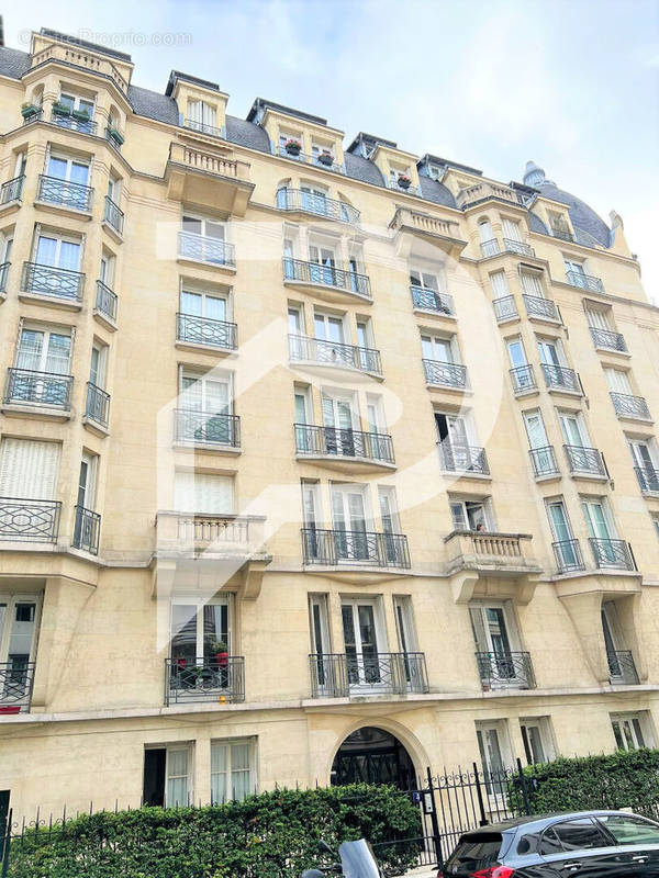 Appartement à PARIS-17E