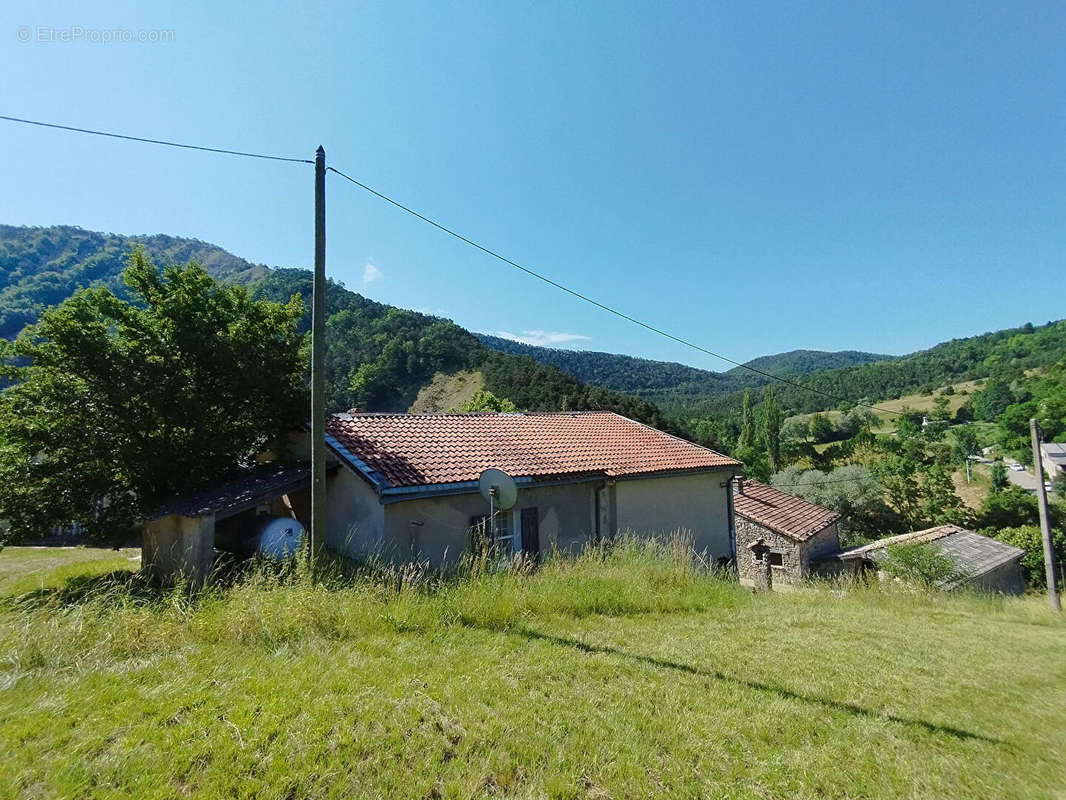 Maison à VILLEBOIS-LES-PINS