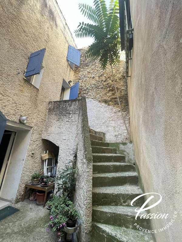 Appartement à LA TOUR-D&#039;AIGUES