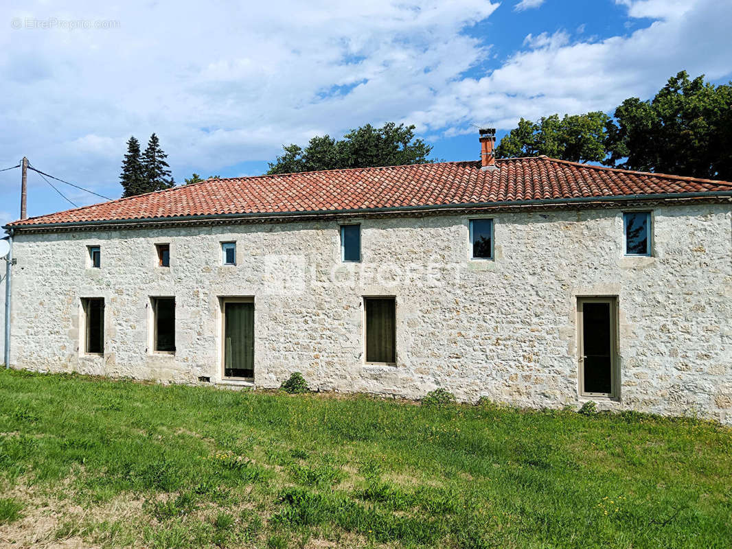 Maison à MONTJOI