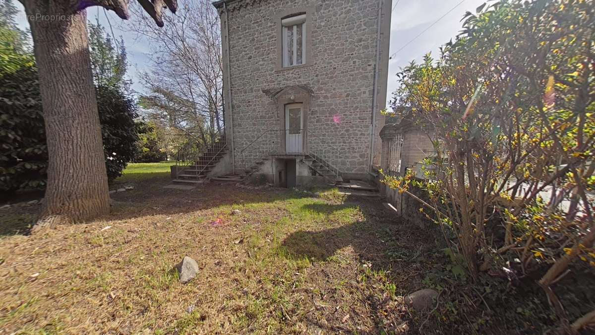 Maison à SAINT-JUST-SAINT-RAMBERT