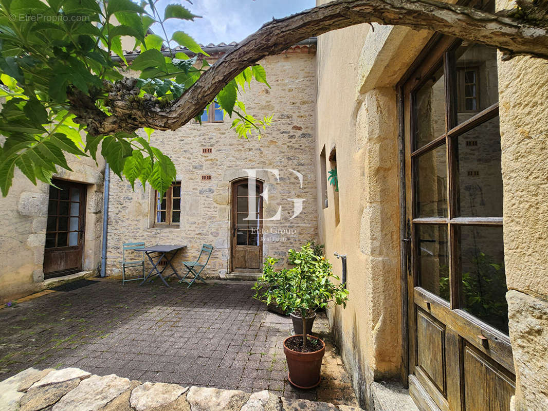 Maison à SAINT-CERNIN-DE-L&#039;HERM