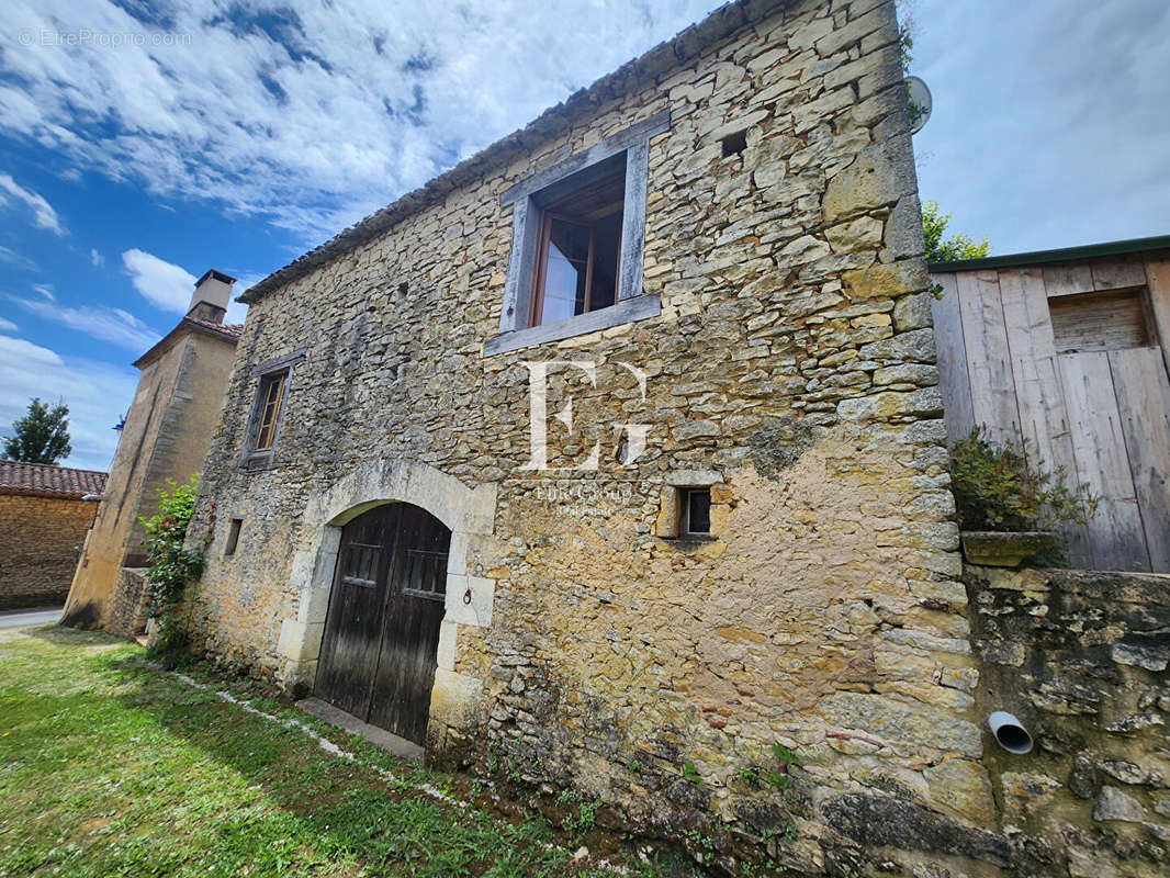 Maison à SAINT-CERNIN-DE-L&#039;HERM